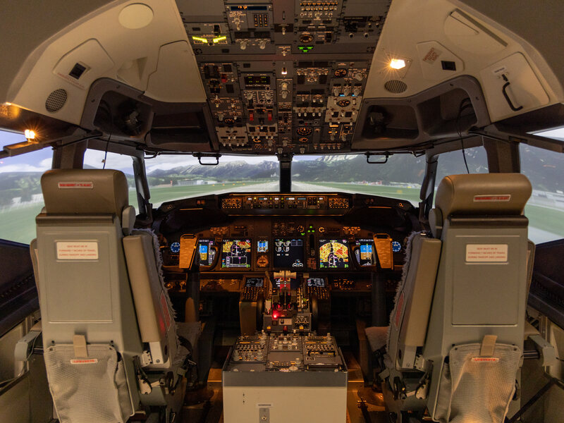 Kabina załogi symulatora Boeing 737-800 NG